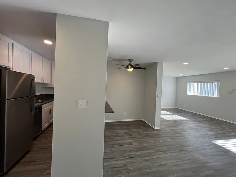 2039 North Las Palmas Ave — Photo 14
