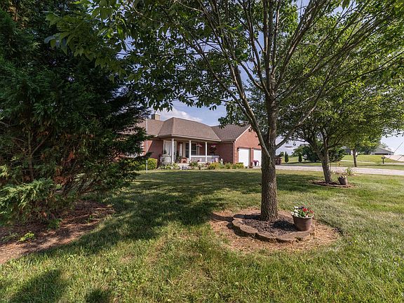 4th image of 43 Charlene Ct