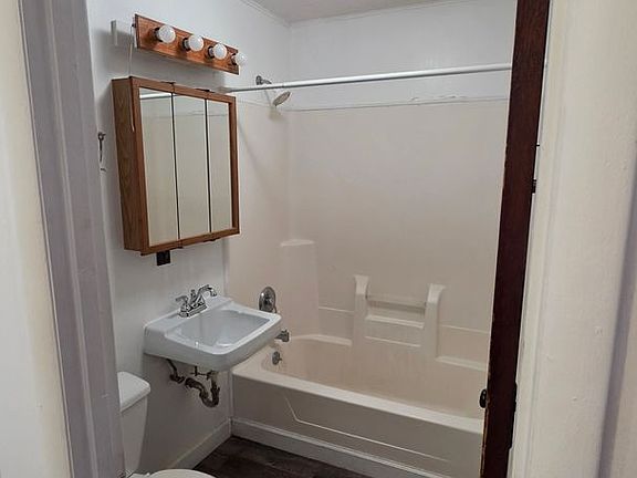 5th image of 2104 W 4th St APT 1