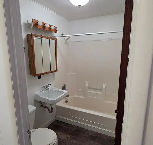2104 W 4th St #1 — Photo 5