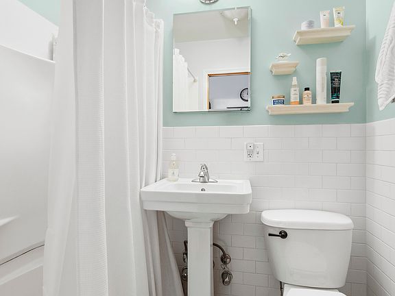 5th image of 351 17th St APT 3L