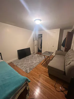 Rented by REALTY QUEST NEW YORK INC | media 8