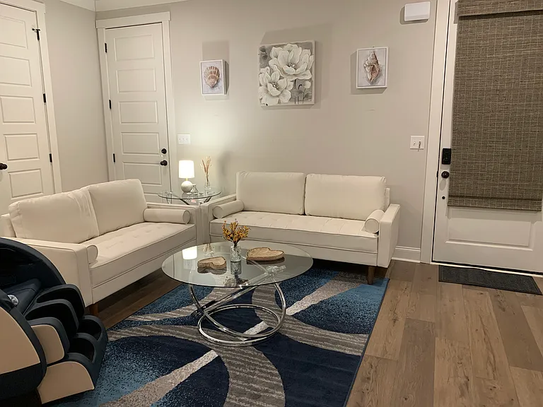 425 Live Oak Dr — Photo 16