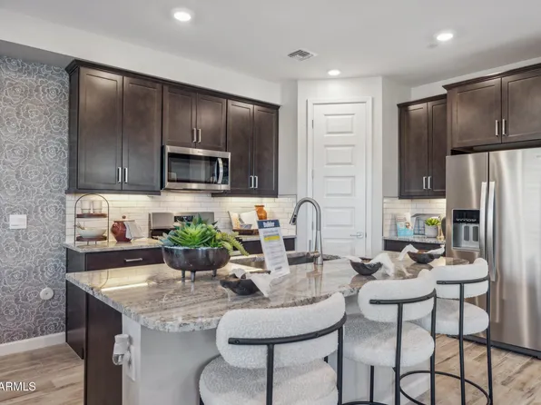 5821 E ZACHARY Drive, Phoenix, AZ 85054