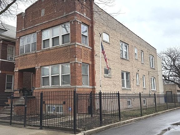 2nd image of 7043 S Artesian Ave