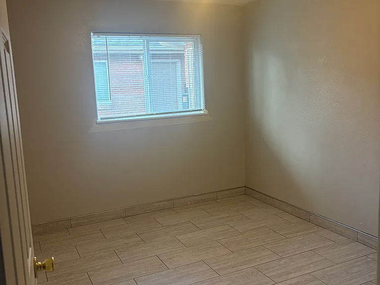 1412 Clinton St — Photo 6