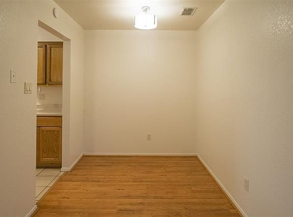 5th image of 924 S Avenue B #3