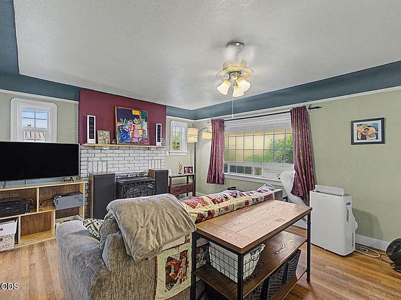 5th image of 2760 Derby St