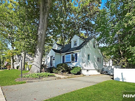 3rd image of 123 Summit Avenue