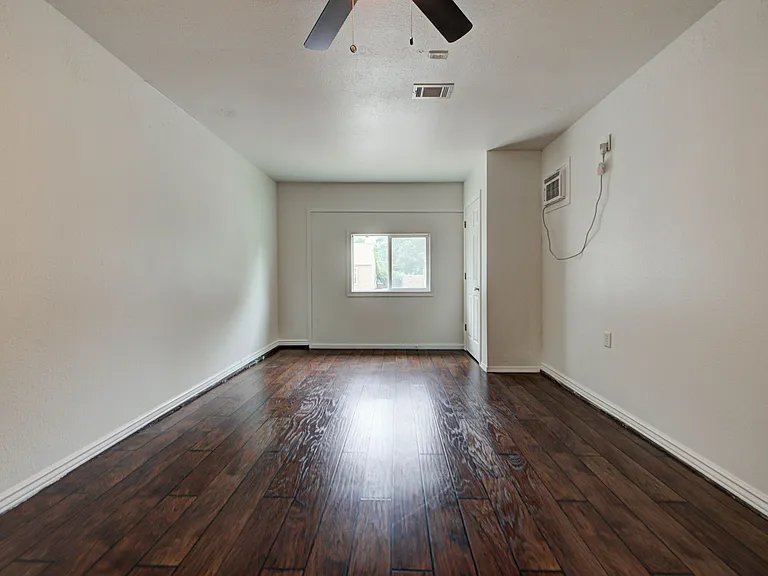 109 E Hayes St — Photo 12