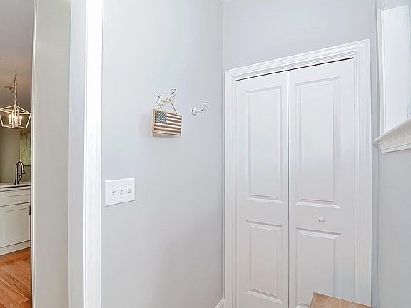 4th image of 58 Reed Ave #10