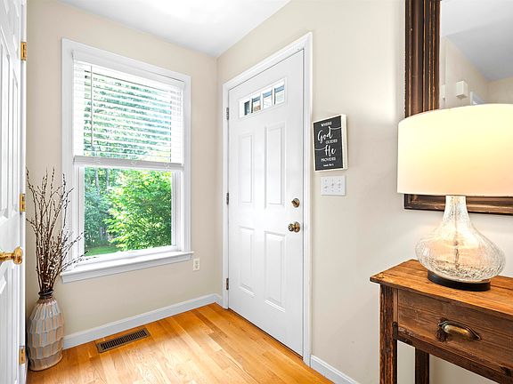 5th image of 14 Veterans Road #32