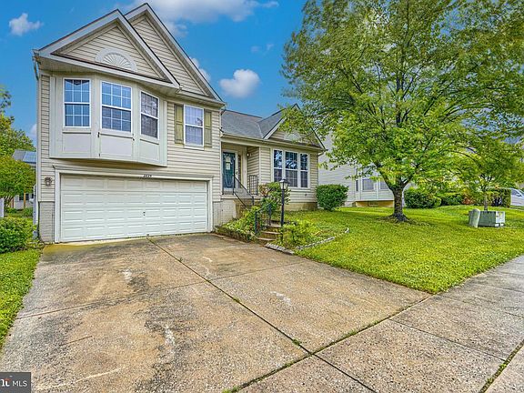 2nd image of 2825 Cunningham Dr