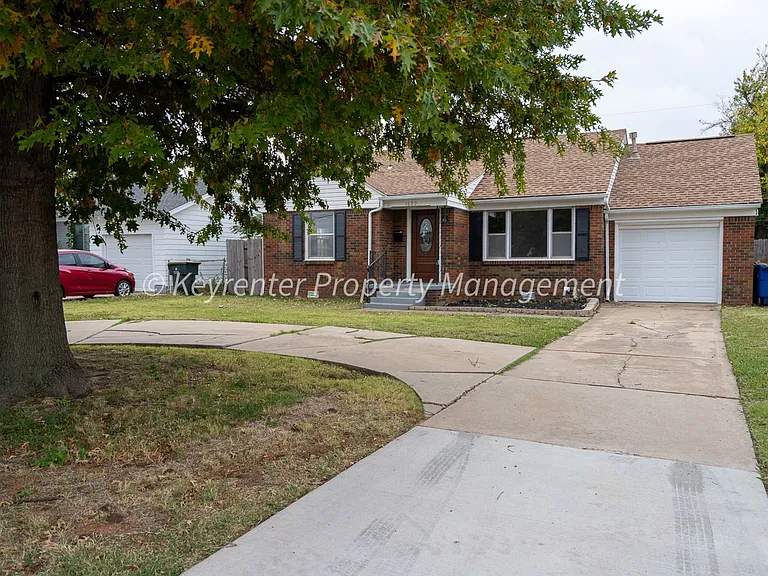 1622 W Britton Rd — Photo 1