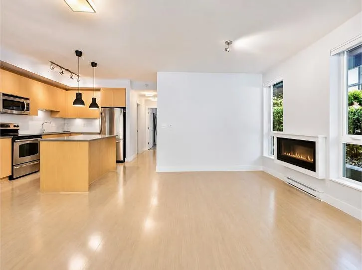 735 W 15th St #120 — Photo 2