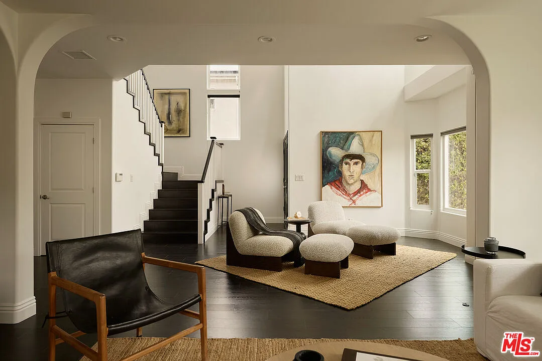 4 bed, 4.0 bath, 3165 sqft, $9,600 — Photo 1
