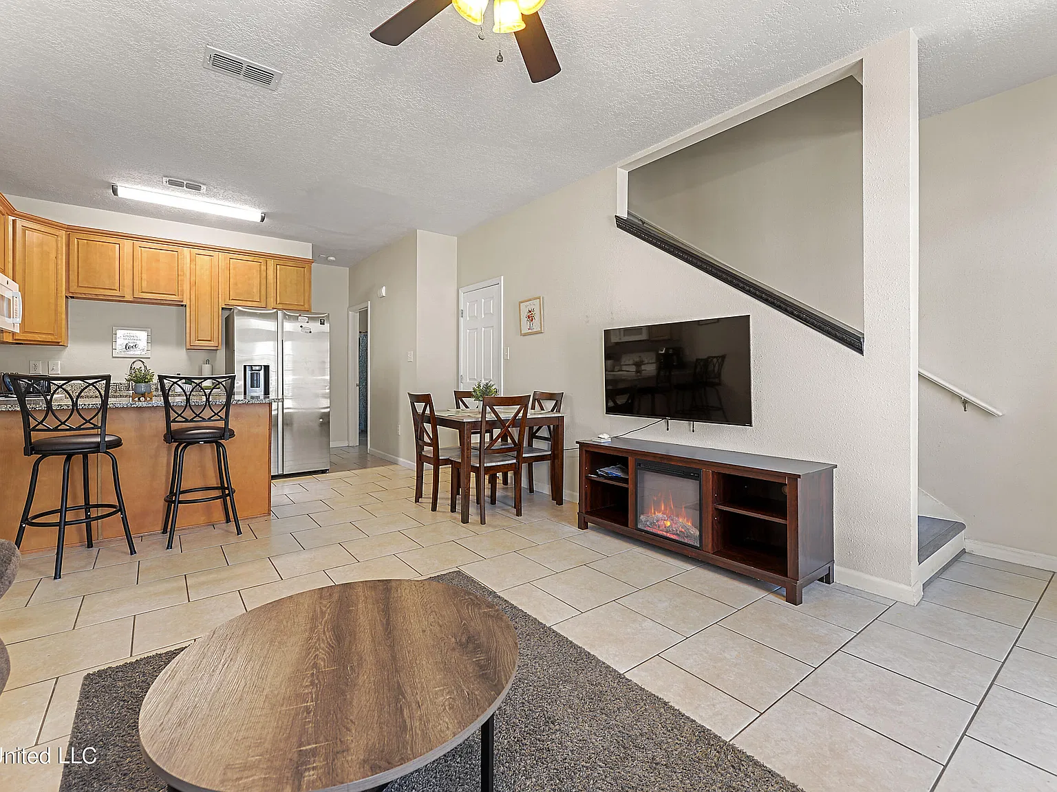 3 bed, 3.0 bath, 1158 sqft, $1,950 — Photo 4