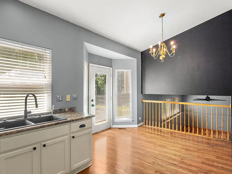 776 Chesterfield Ln — Photo 11