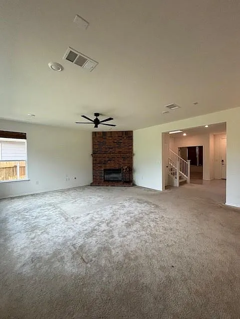 4 bed, 2.5 bath, 2881 sqft, $2,850 — Photo 2