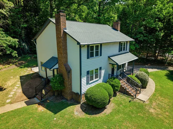 102 Chevis Dr, Cary, NC 27513