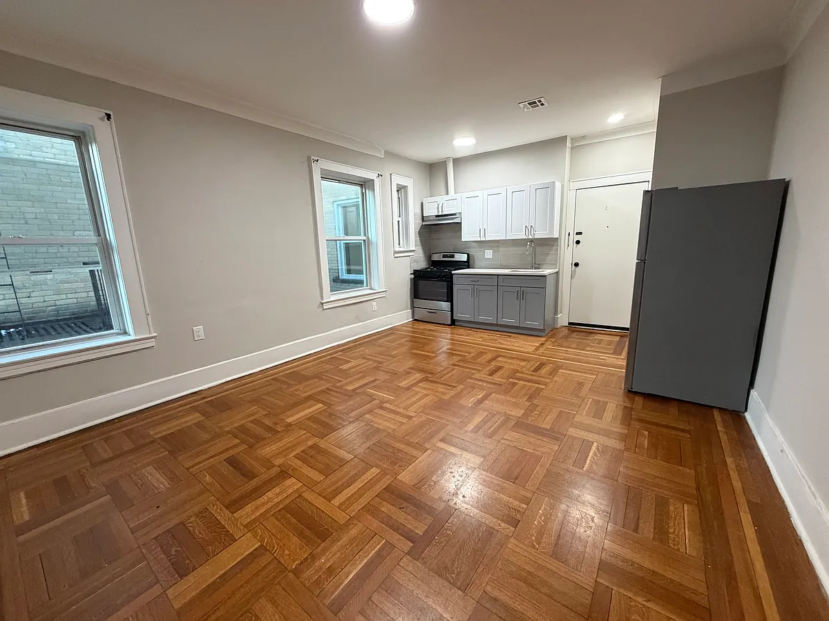 Building Photo - 500-04 W 7th St #408