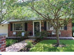 7504 Lawn St, Philadelphia, PA 19128