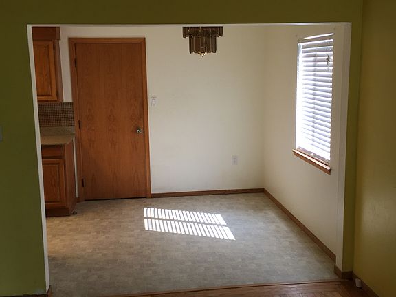 5th image of 724 Potomac Ave