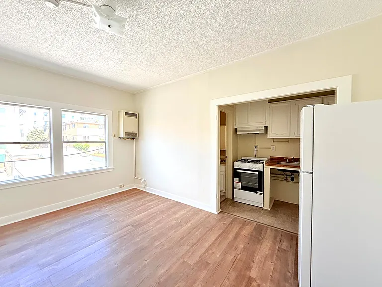 1614 N. Kenmore Avenue — Photo 10