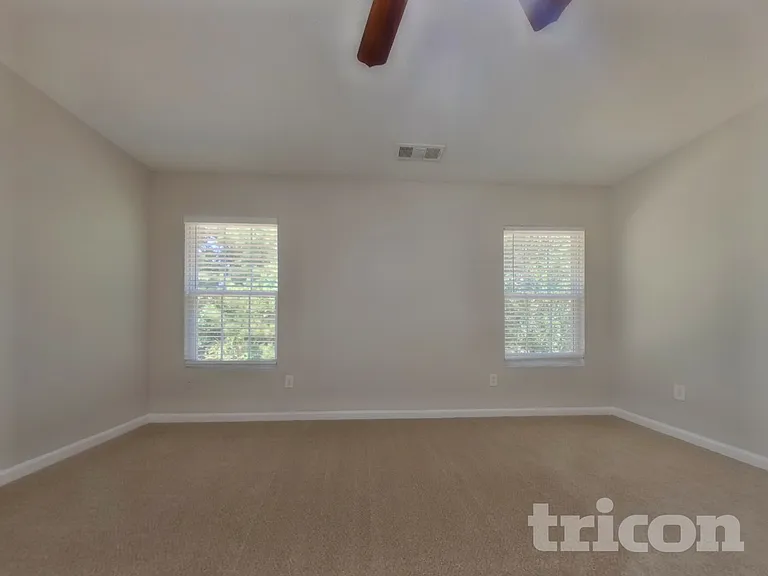 401 Silver Spring St — Photo 5