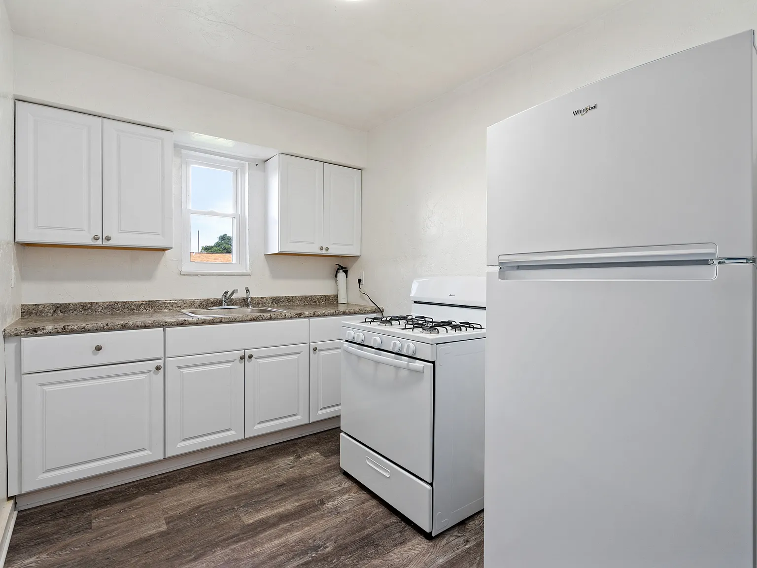 142-144 W 9th Ave — Photo 1