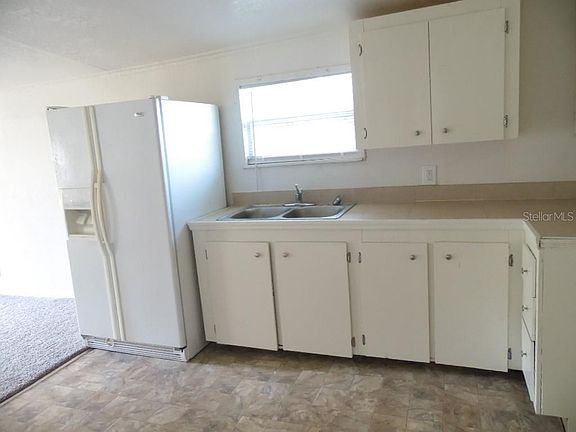 4th image of 810 Waneta Ave