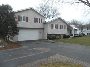 2308 Aloha Dr, McHenry, IL 60050