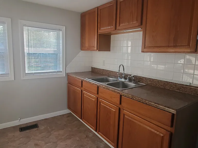 5776 Lakeview St — Photo 9