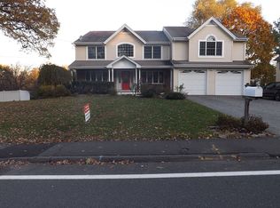 80 Oriole St, Pearl River, NY 10965