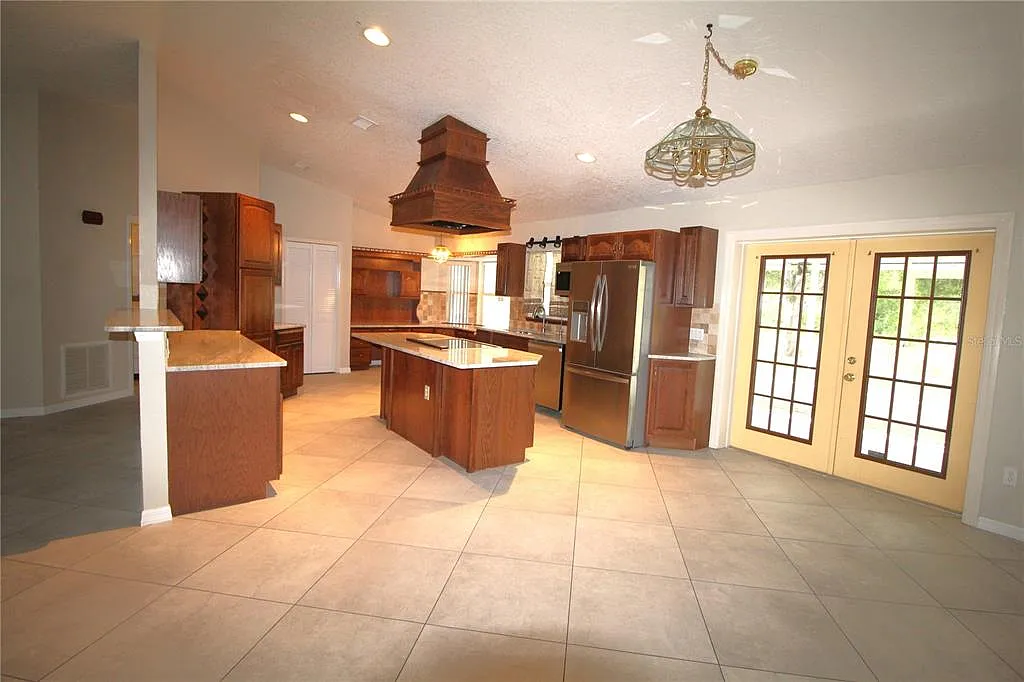 3 bed, 2.0 bath, 1700 sqft, $2,190 — Photo 3