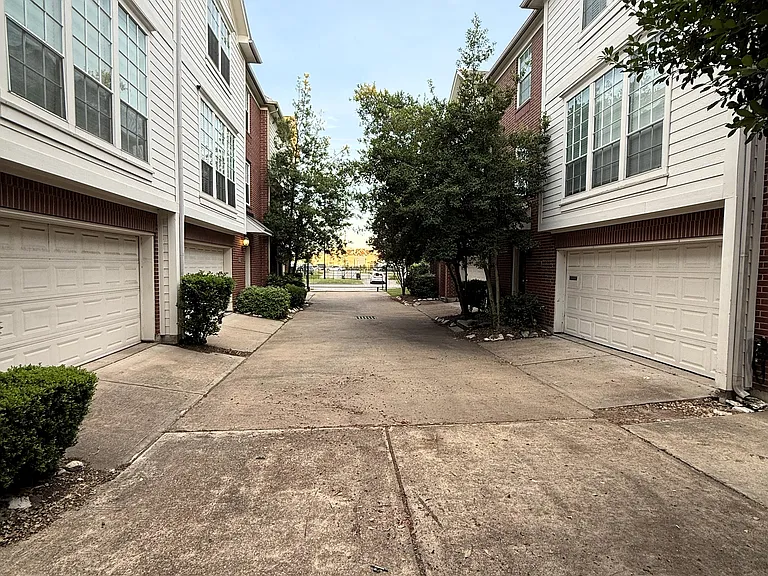 2248 La Branch St — Photo 31