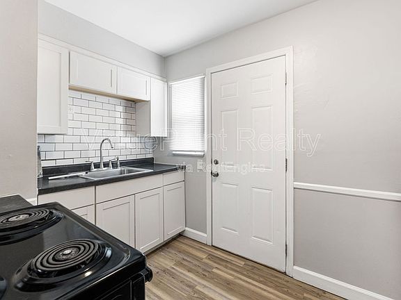 4th image of 390 S Powell Ave