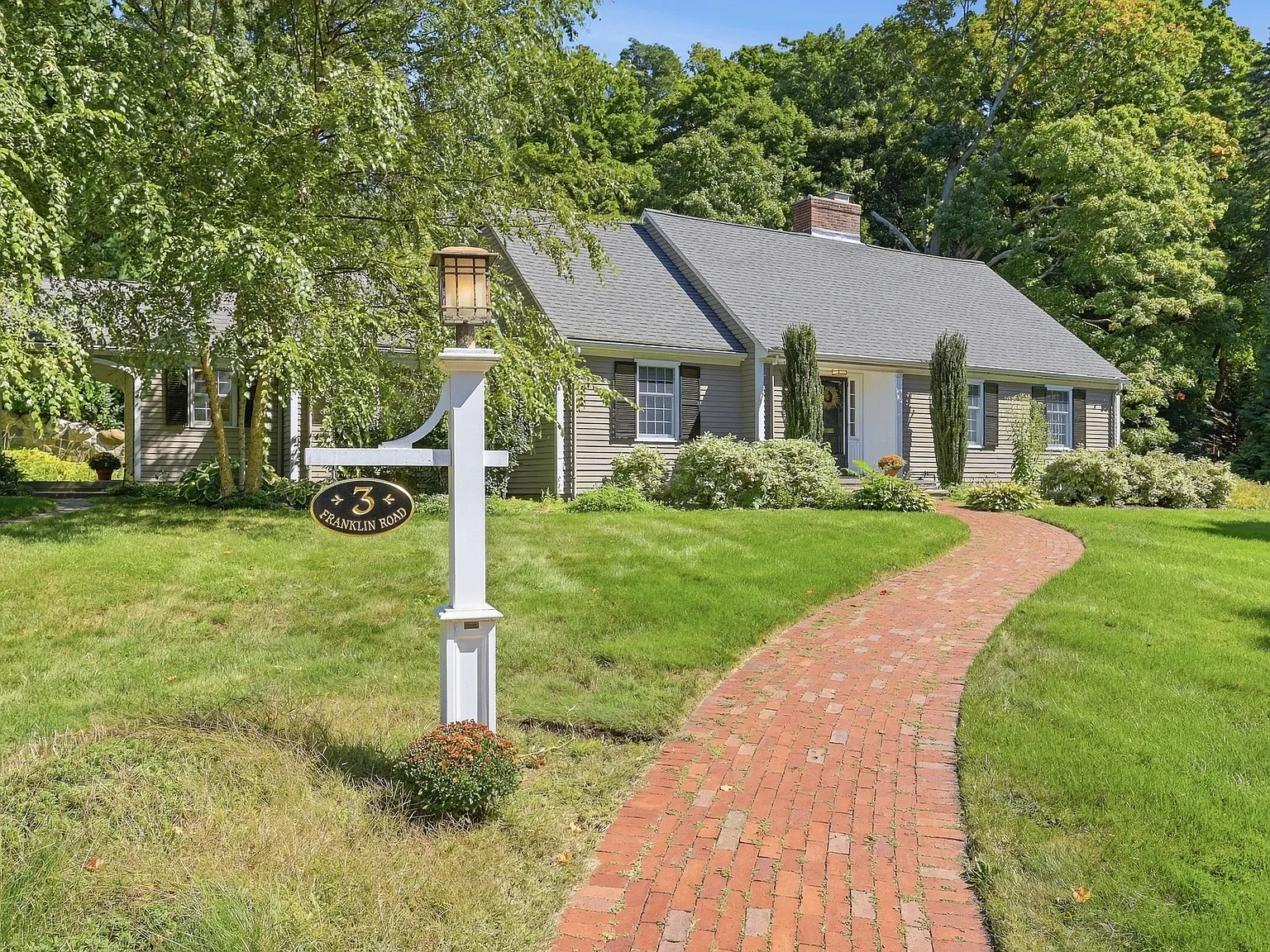 3 bed, 3.5 bath, 3903 sqft, $6,800 — Photo 1