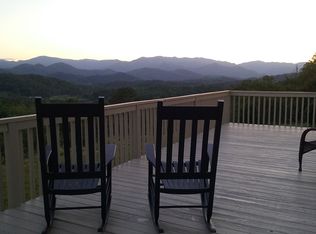 196 Cozy Rocking Chair Rd, Franklin, NC 28734