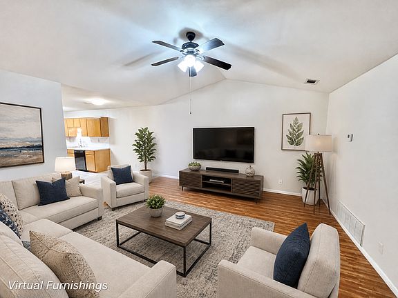 2nd image of 1004 W Avenue B