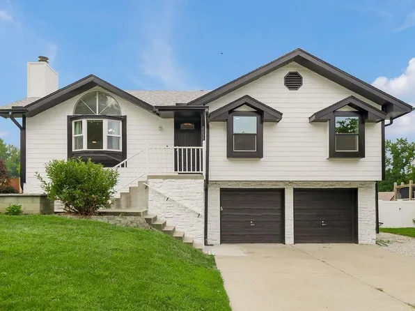 2133 NE Chipman Rd, Lees Summit, MO 64086