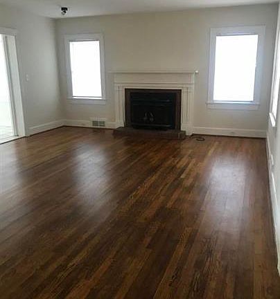 3rd image of 809 E 1st St