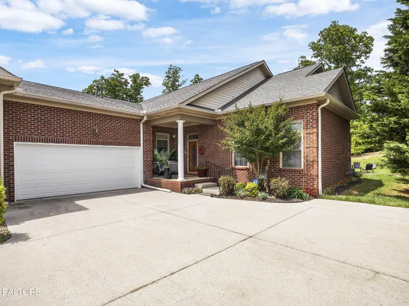 1892 Mountain Dr, Lenoir City, TN 37772