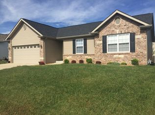 900 Pacific Crossing Dr, O'Fallon, IL 62269