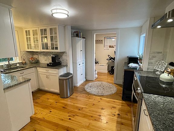 4th image of 44 Liberty St