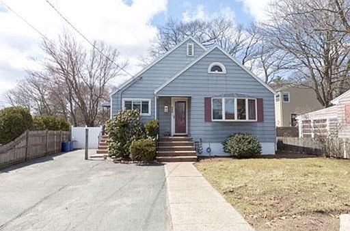 2nd image of 542 Lynnfield St