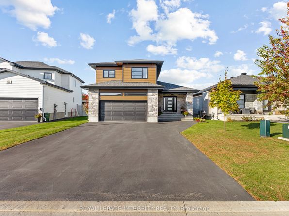 204 Hybrid St, Russell, ON K0A 1W0