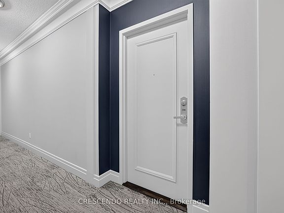 4th image of 11121 Yonge St #306