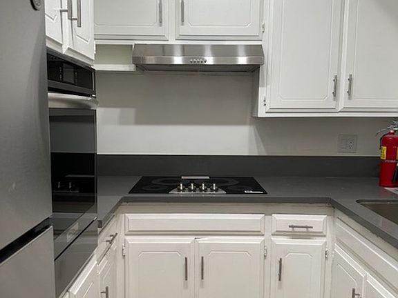 2nd image of 820 S Kingsley Dr APT 107