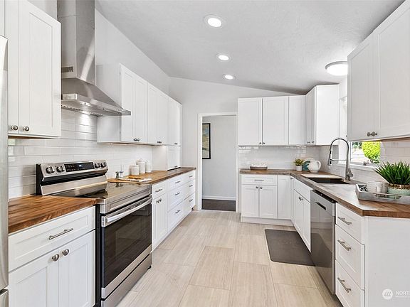 3rd image of 19203 2nd Ave S